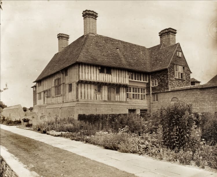 The Yeomans hall completed at Great Dixter