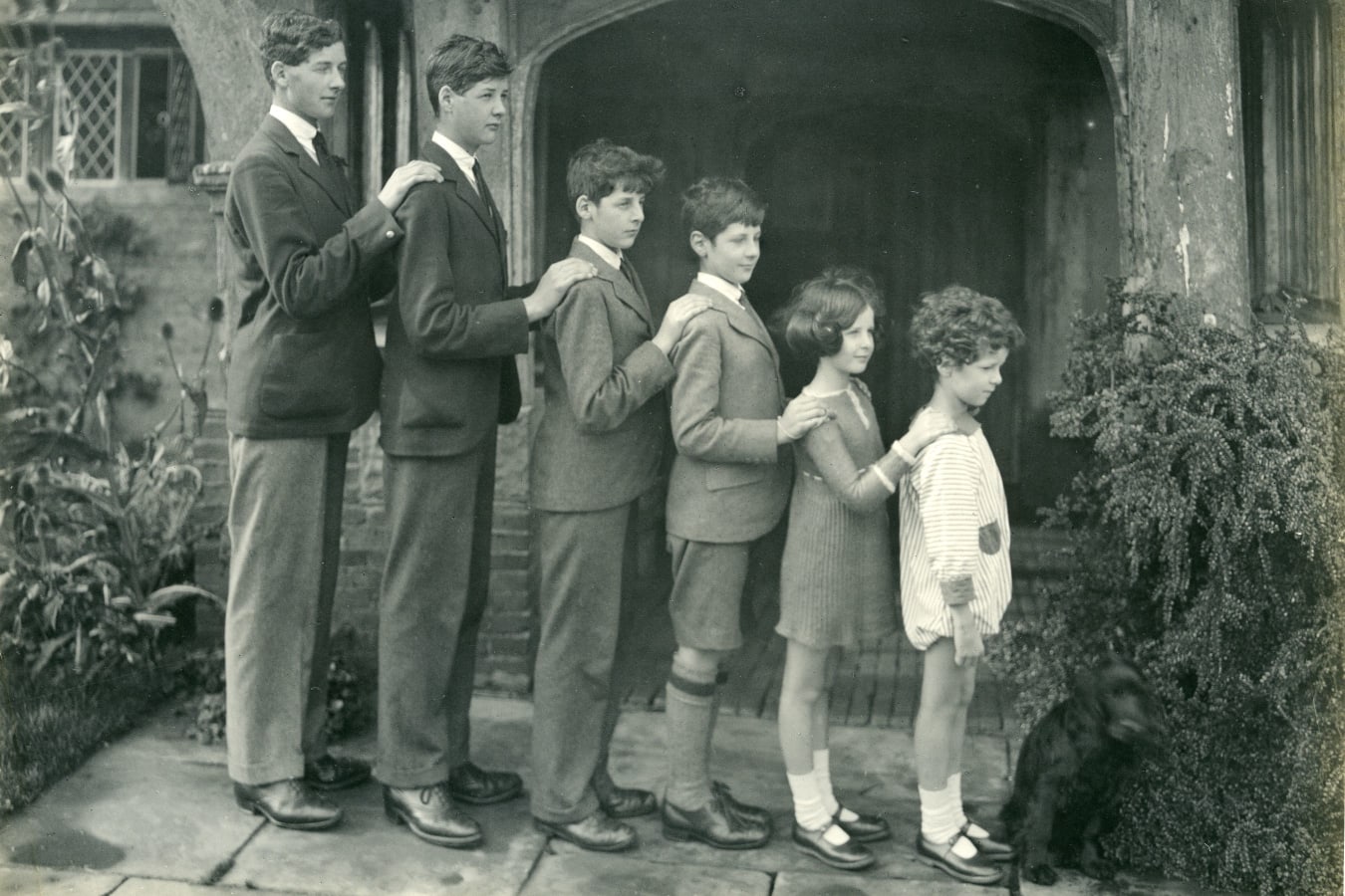 The Lloyd children photographed in height order at Great Dixter 