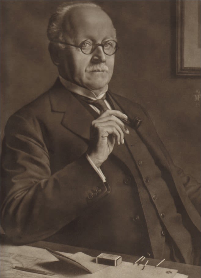 Edwin Lutyens who designed the 1910 extension of Great Dixter